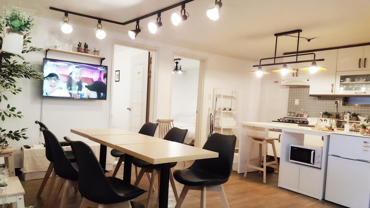 Hongdae Mainstreet Two Room House โซล ภายนอก รูปภาพ